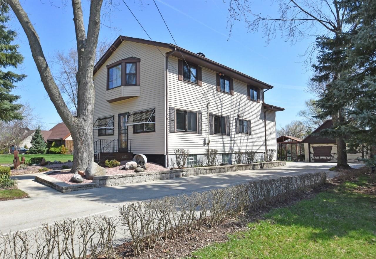 Are you looking for a well maintained home with a park in the back for a